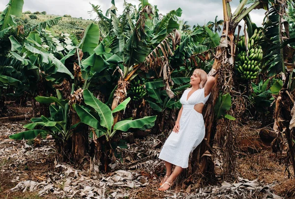 Une Fille Sur Une Plantation Bananes Sur Île Maurice Une — Photo