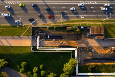 Minsky 'deki boru hattının onarımı ve yenilenmesi. Şehirdeki eski boru hattının yenilenmesi. Belarus..