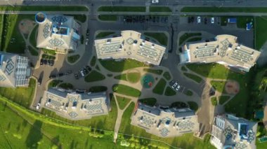 Minsk.şehrinin yeni ilçesinin yüksekliğinden bir görüntü. Minsk.Deniz fenerinin yeni bir alanı. Belarus