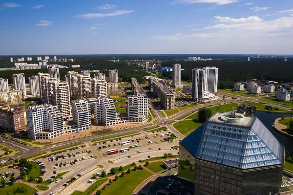 Ulusal Kütüphane Manzarası Minsk Belarus Parkı Olan Yeni Bir Mahalle — Stok fotoğraf