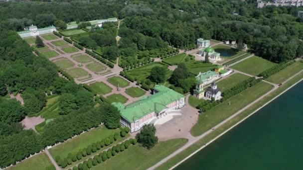 Vista dall'alto della tenuta Kuskovo a Mosca, Russia. Kuskovo maniero è un monumento unico del XVIII secolo, una residenza estiva a Mosca — Video Stock