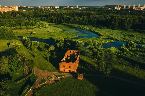 Horní Pohled Zříceninu Starého Mlýna Lošitském Parku Minsku Řeku Svisloch — Stock fotografie