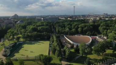Minsk.Soccer sahası ve Minsk.Belarus şehrindeki Gorky Parkı 'ndaki spor sahası ve spor kompleksi.