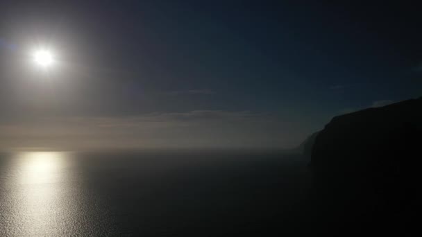 Aerial panorama of Acantilados de Los Gigantes Cliffs of the Giants at sunset, Τενερίφη, Κανάρια Νησιά, Ισπανία. — Αρχείο Βίντεο