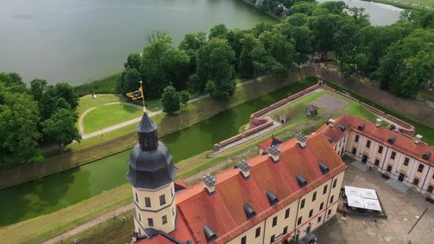 Létání Nad Zámkem Nesvizh Park Kolem Hradu Jezera Letecké Video — Stock video