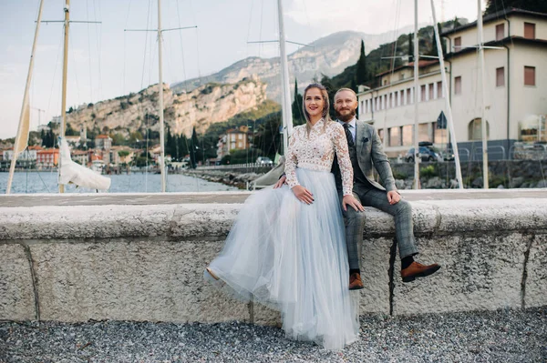 Italie Lac Garde Beau Couple Sur Les Rives Lac Garde — Photo