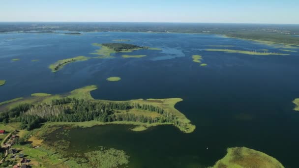 Vue de dessus des lacs Snudy et Strusto dans le parc national des lacs de Braslav, les plus beaux lacs de Biélorussie.