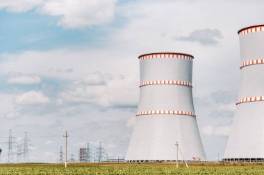 Ostrovets bölgesindeki Belarus nükleer enerji santrali. Nükleer santralin etrafındaki alan. Beyaz Rusya.