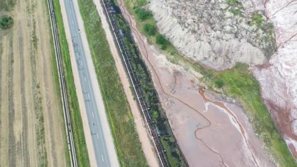 Montagne di prodotti per la produzione di sale di potassi. montagne di sale vicino alla città di Soligorsk.Produzione di fertilizzante per la terra. Bielorussia. — Video Stock