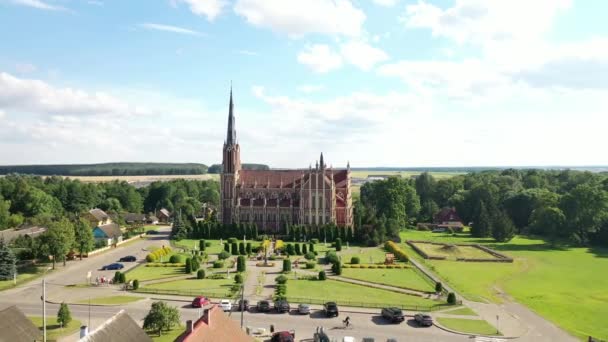 Den heliga treenighetens gamla retrokyrka i Gerviaty, regionen Grodno, Vitryssland — Stockvideo