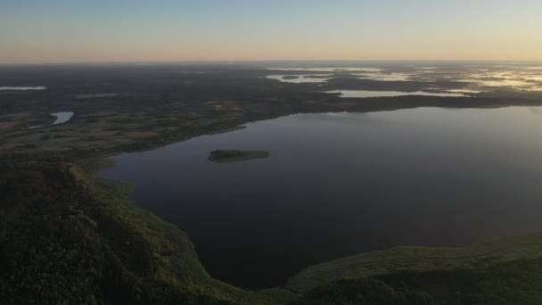 ブラスラフ湖の湖Drivyatyのトップビュー国立公園、ベラルーシで最も美しい湖。湖の島。ベラルーシ. — ストック動画