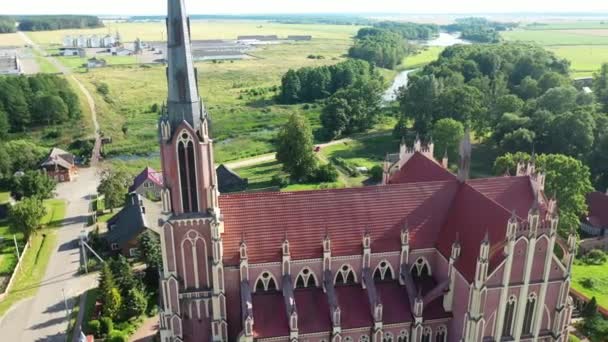 Oude retro kerk van de Heilige Drie-eenheid in Gerviaty, Grodno, Wit-Rusland — Stockvideo