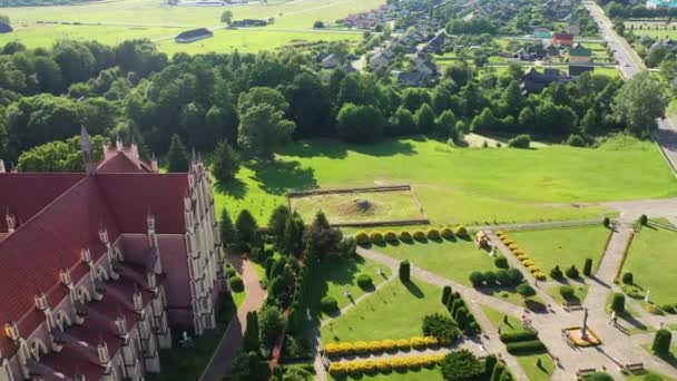 Oude retro kerk van de Heilige Drie-eenheid in Gerviaty, Grodno, Wit-Rusland — Stockvideo