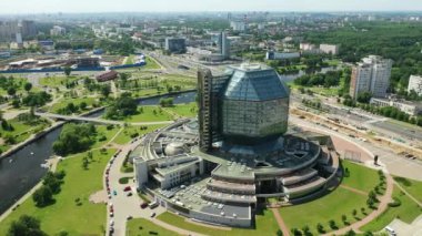 Minsk 'teki Ulusal Kütüphane' nin tepesinden manzara. Belarus, kamu binası