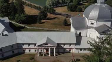 Avila 'lı Aziz Teresa Kilisesi, Beyaz Rusya' nın Shchuchin şehrinde bulunan bir Katolik kilisesidir. Shuchin şehrinde manastır binaları olan eski bir kilise..