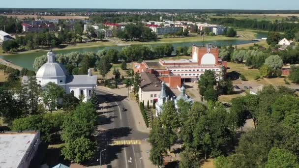 Η εκκλησία της Αγίας Τερέζας της Αβίλα είναι μια καθολική εκκλησία στην πόλη Shchuchin της Λευκορωσίας. Παλιά εκκλησία με μοναστικά κτίρια στην πόλη Shchuchin.Europe. — Αρχείο Βίντεο