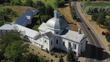 Avila 'lı Aziz Teresa Kilisesi, Beyaz Rusya' nın Shchuchin şehrinde bulunan bir Katolik kilisesidir. Shuchin şehrinde manastır binaları olan eski bir kilise..
