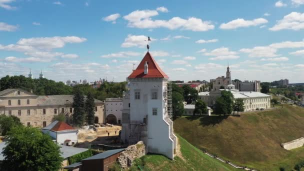 Blick von oben auf die alte Burg in Grodno, Weißrussland. Rekonstruktion der alten Burg in der Stadt Grodno ist im Gange. — Stockvideo