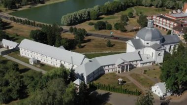 Avila 'lı Aziz Teresa Kilisesi, Beyaz Rusya' nın Shchuchin şehrinde bulunan bir Katolik kilisesidir. Shuchin şehrinde manastır binaları olan eski bir kilise..