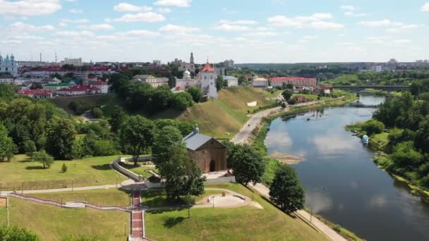 Kolożskaja cerkiew XII stulecie w miasto Grodno.Średniowieczny prawosławny cerkiew na rzeczka Неман.Białoruś — Wideo stockowe