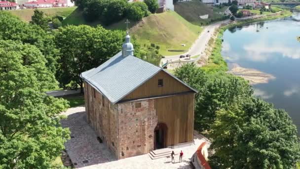 Εκκλησία Kolozhskaya του XII αιώνα στην πόλη Grodno.Μεσαιωνική Ορθόδοξη Εκκλησία στον ποταμό Neman. Λευκορωσία — Αρχείο Βίντεο