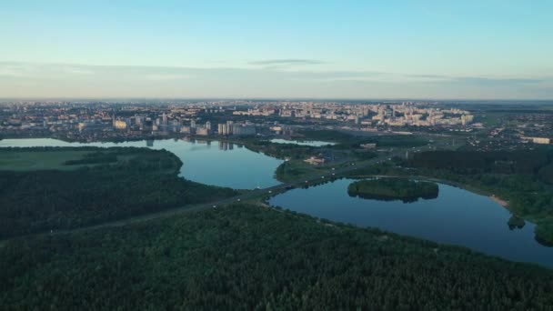 Top view Drozdowski and zaslavskoe reservoir and the ring road in Minsk at dawn. Belarus. — Stock Video