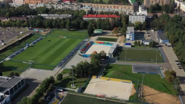 試合のためのオープンスタジアムとミンスクの中心部にあるスポーツ複合体 — ストック動画