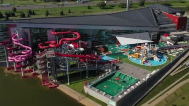 Zhdanovichi 'deki su parkının ve Minsk.Belarus' taki çevre yolunun en üst görüntüsü.