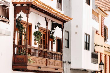 İspanya 'nın Kanarya Adaları' ndaki Tenerife adasında eski ve güzel bir balkon..