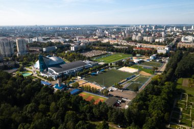Minsk 'in merkezinde spor kompleksi. Açık stadyumları var. Belarus..