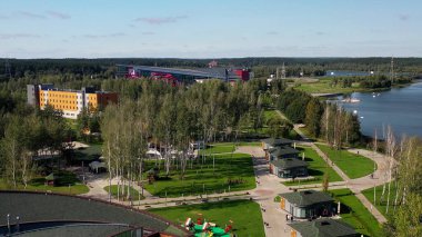 Zhdanovichi 'deki yeşil park ve su parkının yanı sıra Minsk.Belarus.