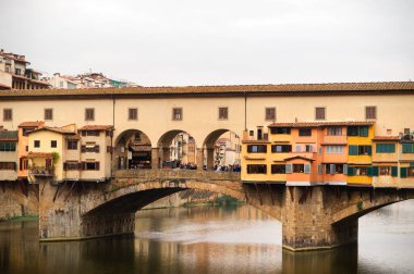 Ponte Vecchio, İtalya, Floransa 'daki Arno nehri üzerinde..