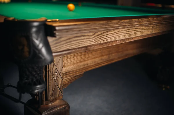 Oak Decorative Leg Billiard Table Looks Expensive — Stock Photo, Image