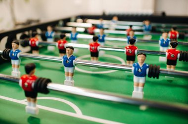 Yetişkinler ve çocuklar için yakın çekim futbol oyunu.