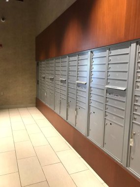 Daire Kompleksindeki Metal Posta Kutusu