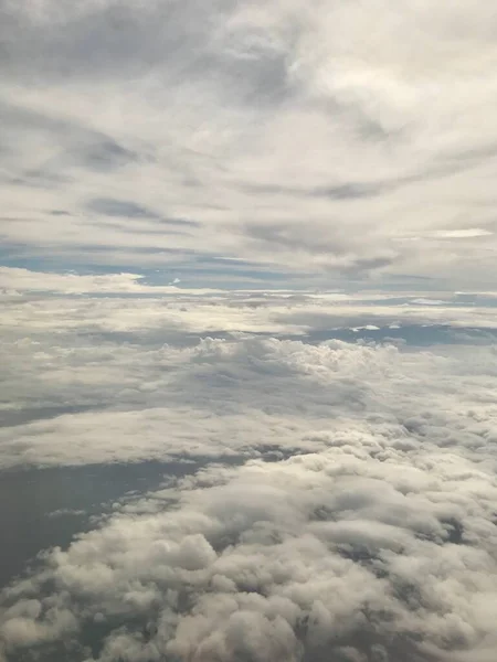 Flyger Ovanför Himmelska Molnen — Stockfoto