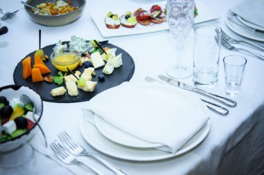 Tatil için masa servisi yaptım. Şenlikli yemek..