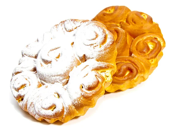 Hafif bir arka planda pudra şekerli tatlı çörek