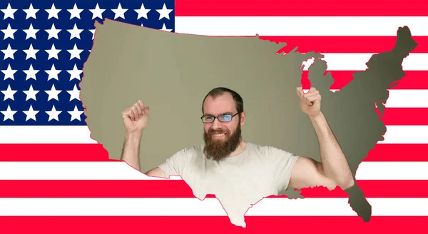 Мужчина Средних Лет Улыбается Наслаждается Жизнью Коллаж Фоне Американского Флага — стоковое фото