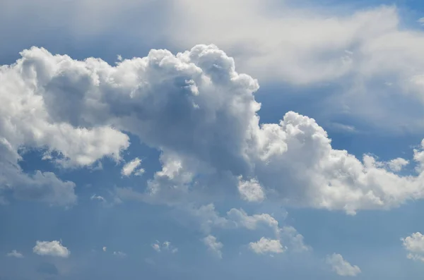 Awan Awan Petir Melawan Langit Biru Alam Adalah Artis Terbaik — Stok Foto
