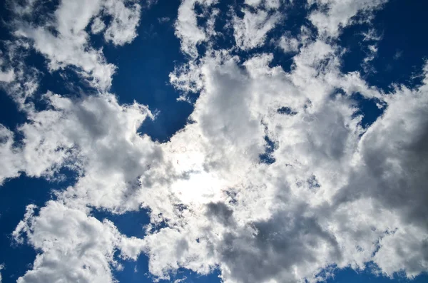 Awan Awan Putih Melawan Langit Biru Alam Adalah Artis Terbaik — Stok Foto