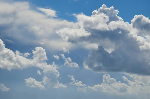 Awan Awan Petir Melawan Langit Biru Alam Adalah Artis Terbaik — Stok Foto