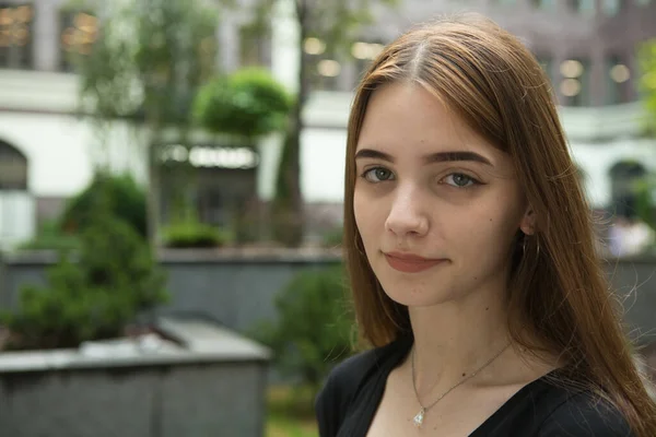 Porträt Eines Jungen Mädchens Das Konzept Der Emotionen Ein Mädchen — Stockfoto