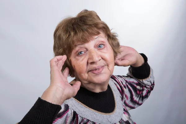 Portret Starszej Kobiety Koncepcja Emocji Bardzo Wyraziste Niebieskie Oczy — Zdjęcie stockowe