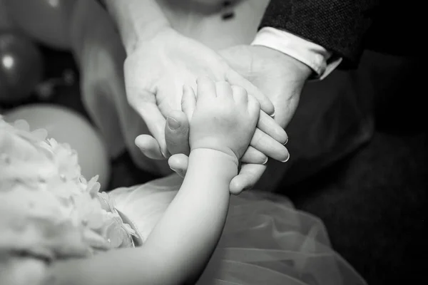 Les Enfants Des Bébés Petite Main Nouveau Entre Les Mains — Photo