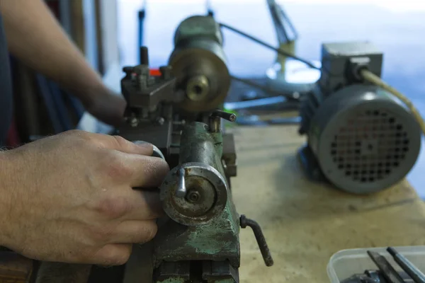 Trabajando Torno Máquina Está Lista Para Trabajar Mecanismo Está Funcionando —  Fotos de Stock