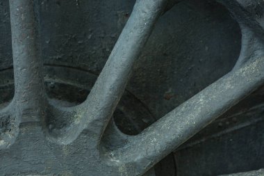 Demiryolu ekipmanları. Buharlı lokomotif. Döküm tekerleği.