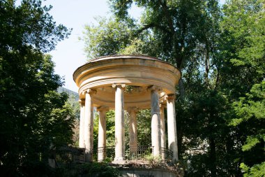 SSCB 'nin zamanının yapısı. Rüzgarın çardağı. Zaman izleri kasalarda görülebiliyor..