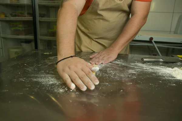 Conceito Alimentação Saudável Processo Fazer Macarrão Ovo Natural Mãos Chef — Fotografia de Stock