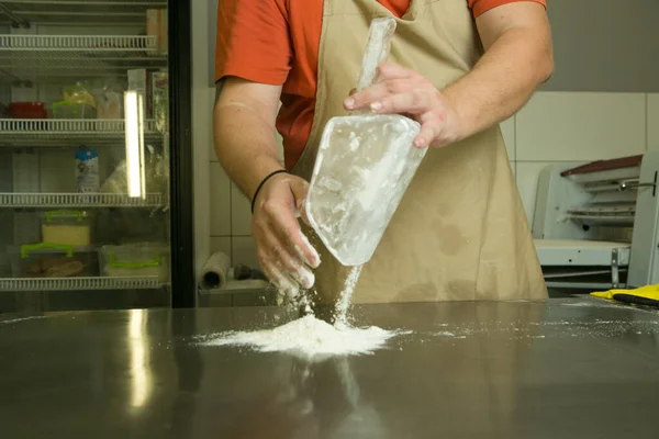 Processo Produção Doces Doces Com Frutas Chef Faz Massa Pão — Fotografia de Stock